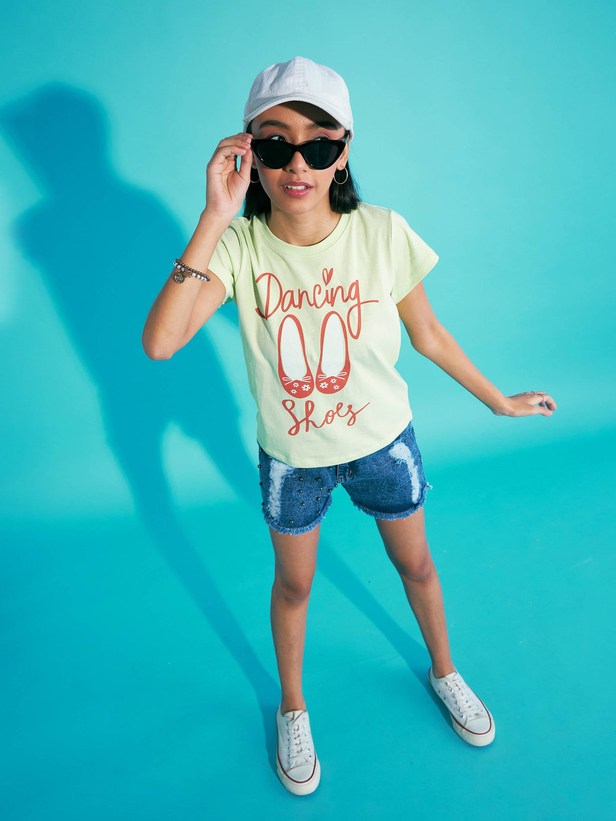Green Dancing Shoes T-Shirt With Denim Shorts-Noh.Voh
