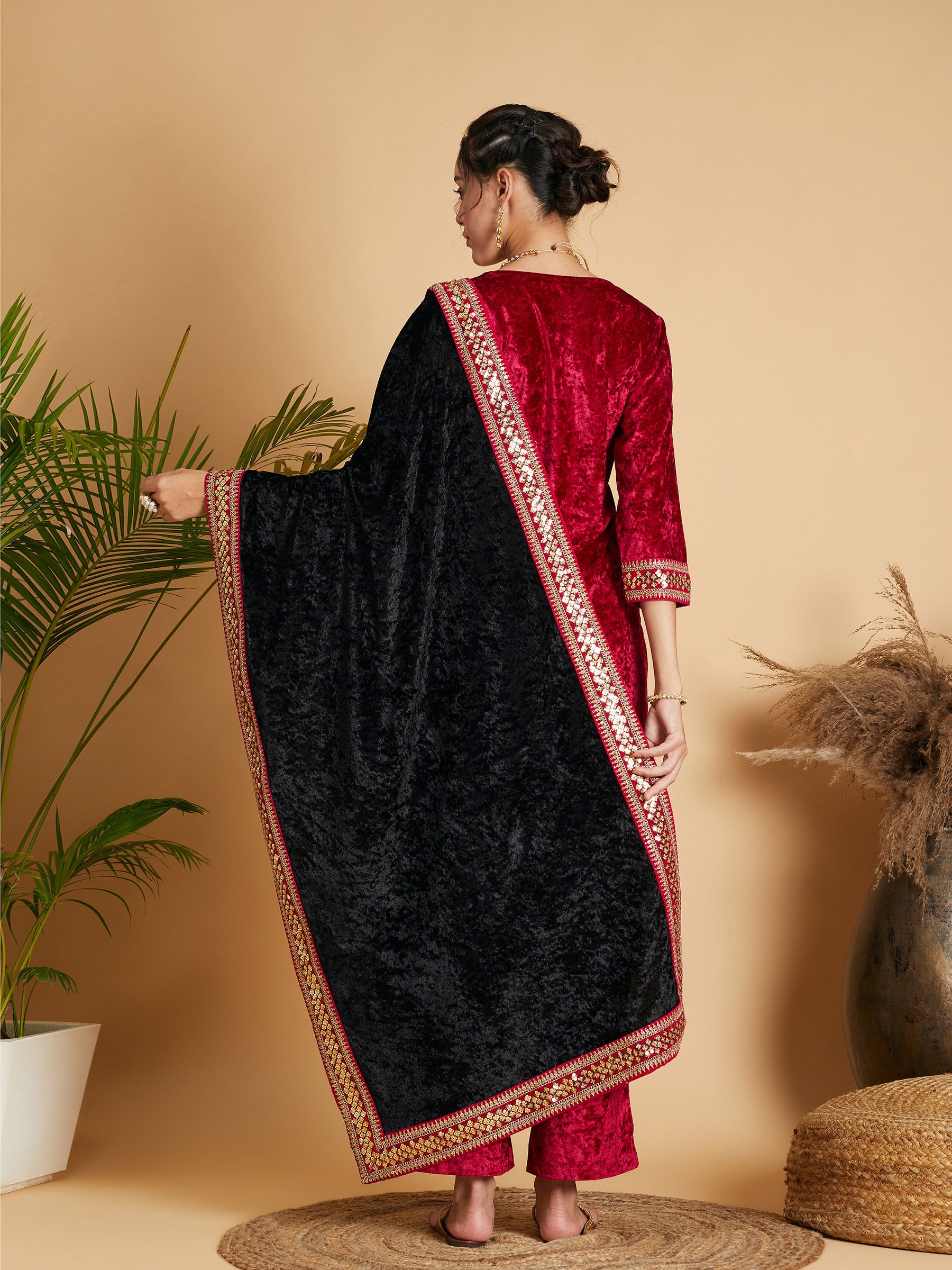 Women Black Velvet Lace Detail Dushala