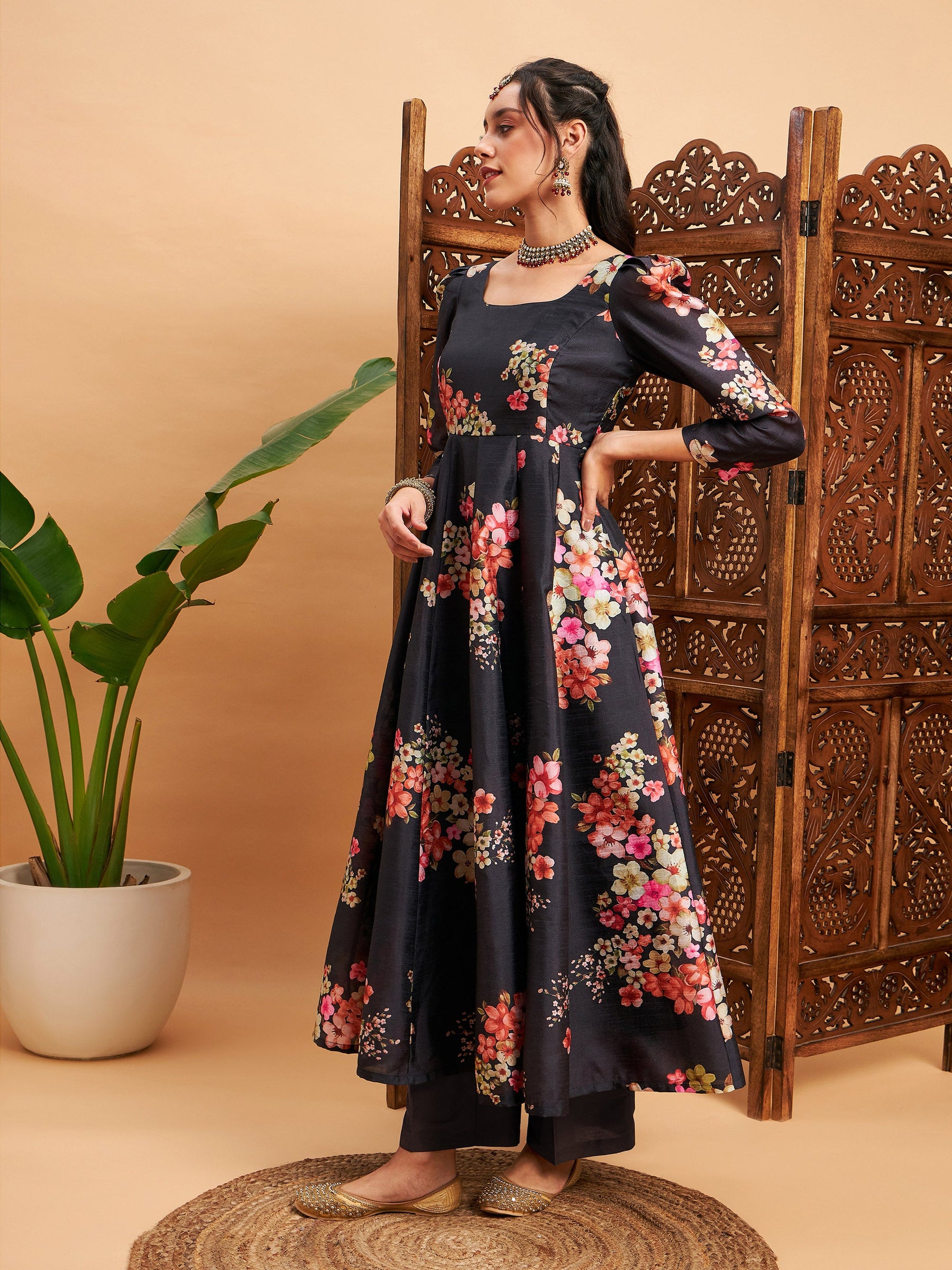 Black Floral Full Sleeves Anarkali Maxi Kurta-Shae by SASSAFRAS