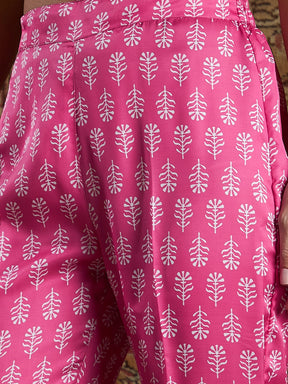 Women Pink Satin Floral Straight Kurta With Pants